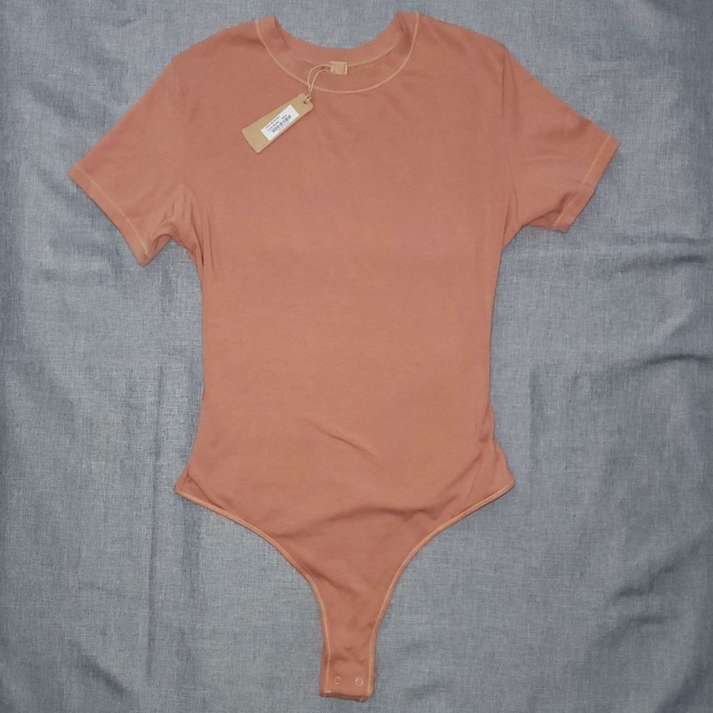 NWT SKIMS SMALL Cotton Jersey Tshirt Bodysuit SEDONA
